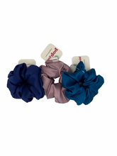 Load image into Gallery viewer, silk pop scrunch: vibrate navy