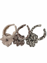 Load image into Gallery viewer, Knotted headband - Soft Tiger
